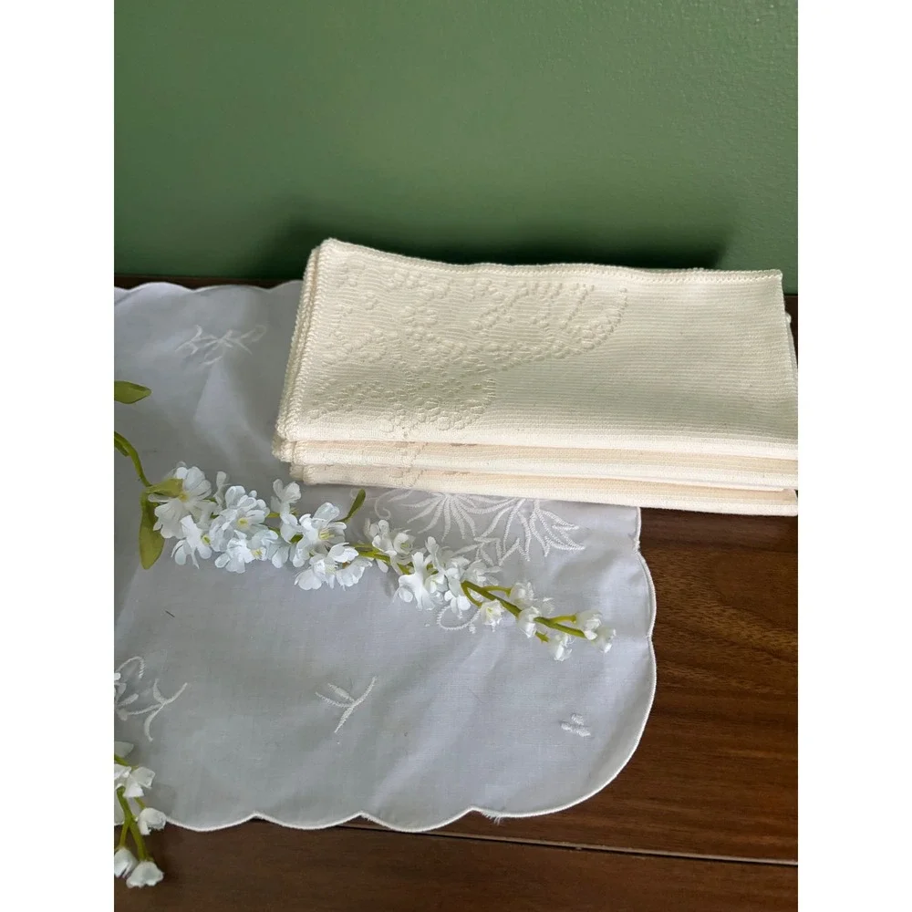 Vintage Crochet Lace Corner Napkins, Set of 4, Grandmillennial Linens